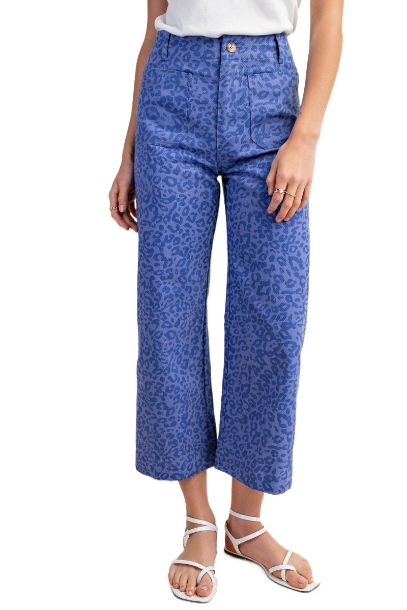Ankle Cropped Summer Pants In A Leopard Print