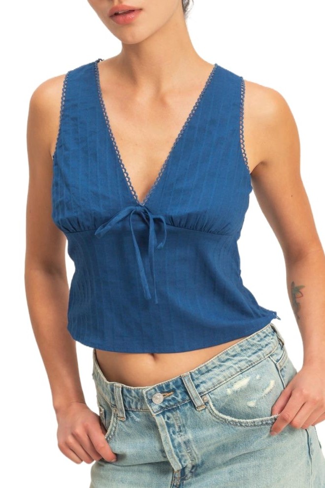 Sleeveless Scallop Trim V-neck Tie-back Top